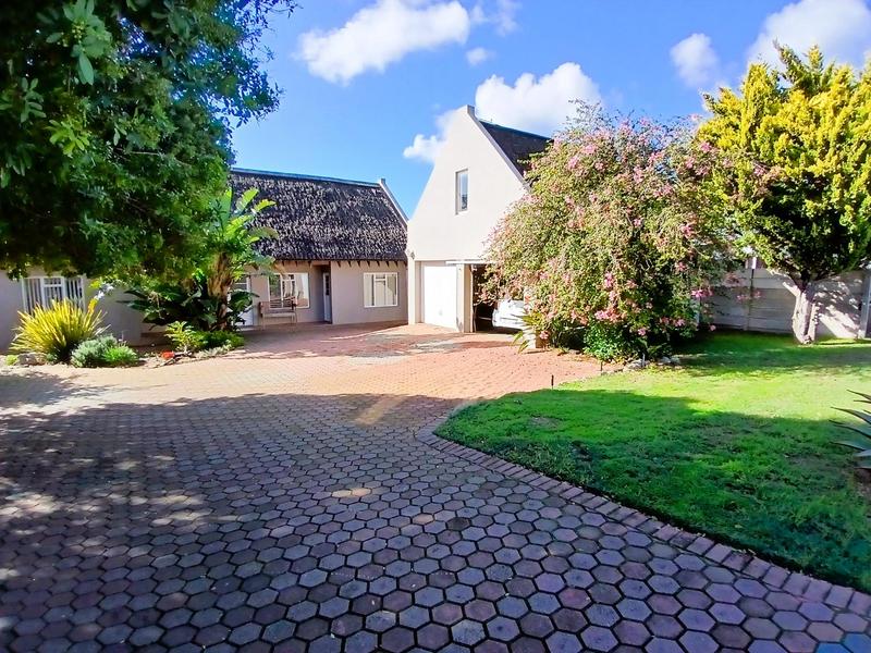 6 Bedroom Property for Sale in Stilbaai Wes Western Cape